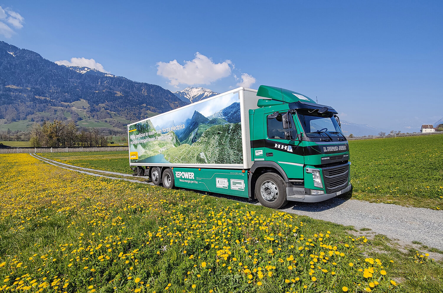 Elektro-Lastwagen auf dem Weg durch Graubünden.